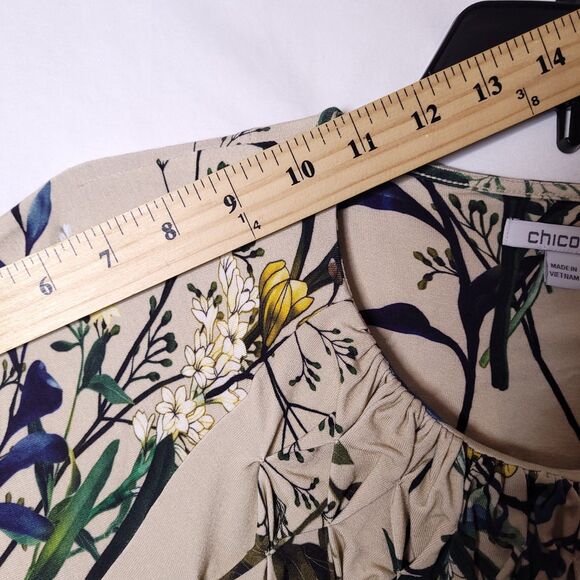 Chicos Top Size 1 Floral Smocked Touch Of Cool - Picture 8 of 11